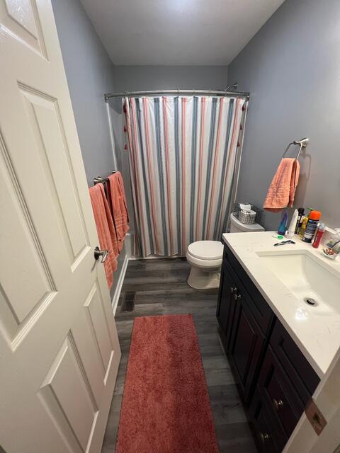 Navy vanity bath — photo 1