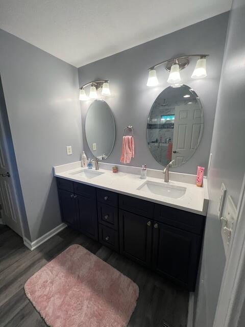 Navy vanity bath — photo 2