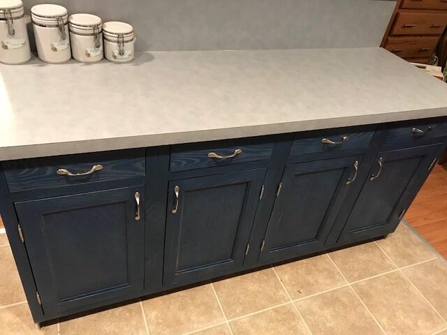 Blue cottage kitchen — photo 5
