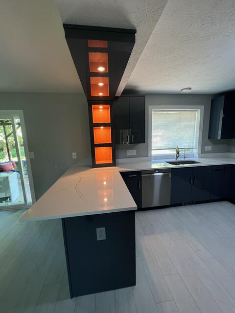 Contemporary charcoal kitchen — photo 6