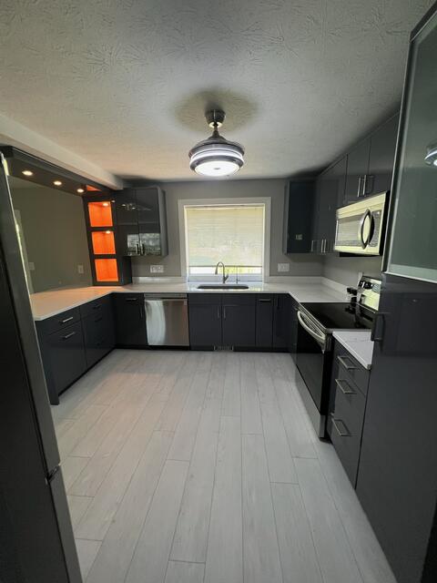Contemporary charcoal kitchen — photo 7