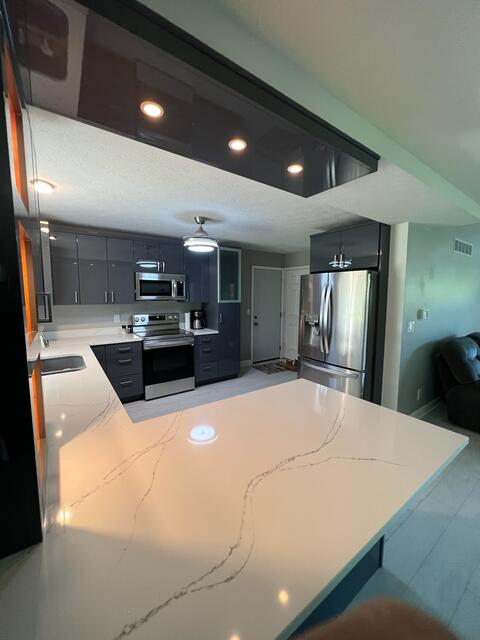 Contemporary charcoal kitchen — photo 10