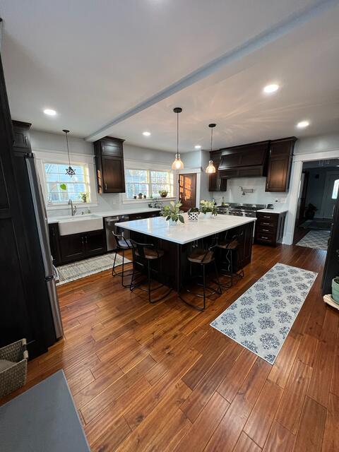 Espresso & white kitchen — photo 9