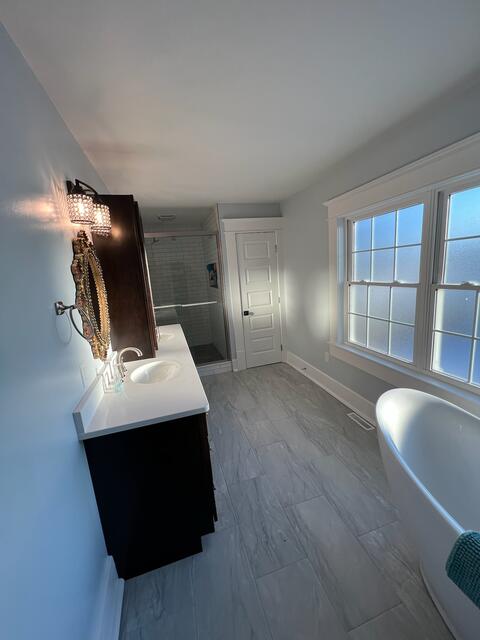 Espresso & white kitchen — photo 10