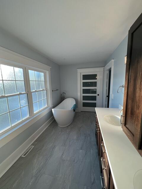 Espresso & white kitchen — photo 13