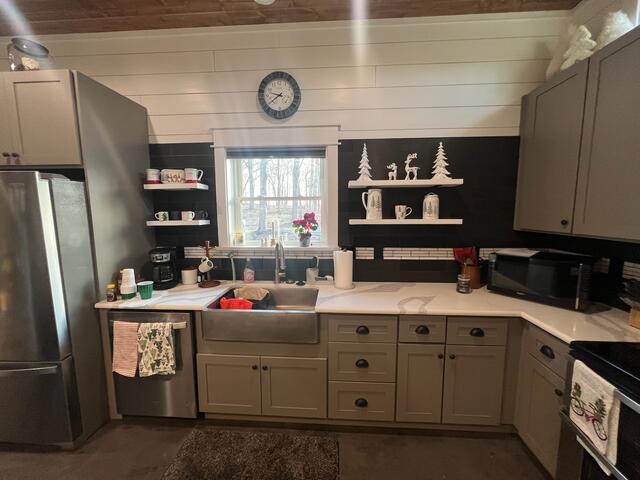 Modern farmhouse kitchen — photo 12