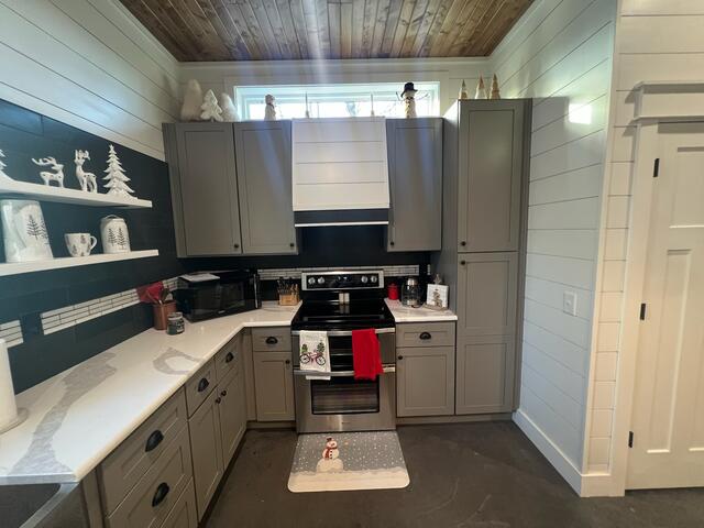 Modern farmhouse kitchen — photo 13