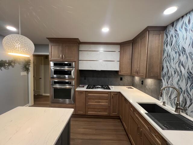 Warm maple kitchen — photo 6