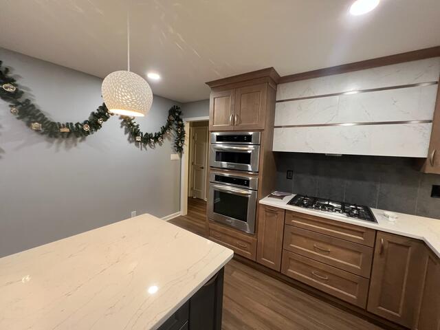 Warm maple kitchen — photo 7