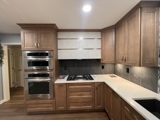 Warm maple kitchen — photo 11