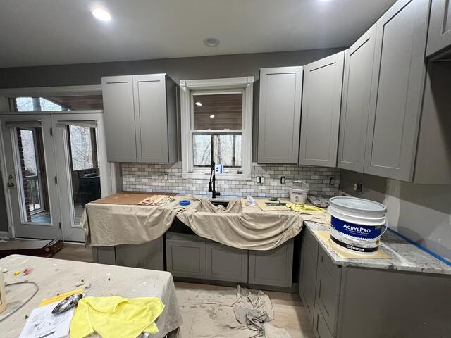 Warm maple kitchen — photo 13