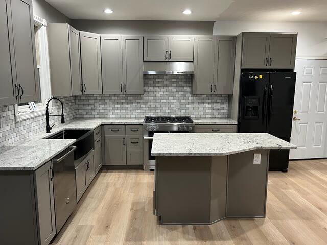 Warm maple kitchen — photo 15