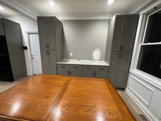 Warm maple kitchen — photo 17