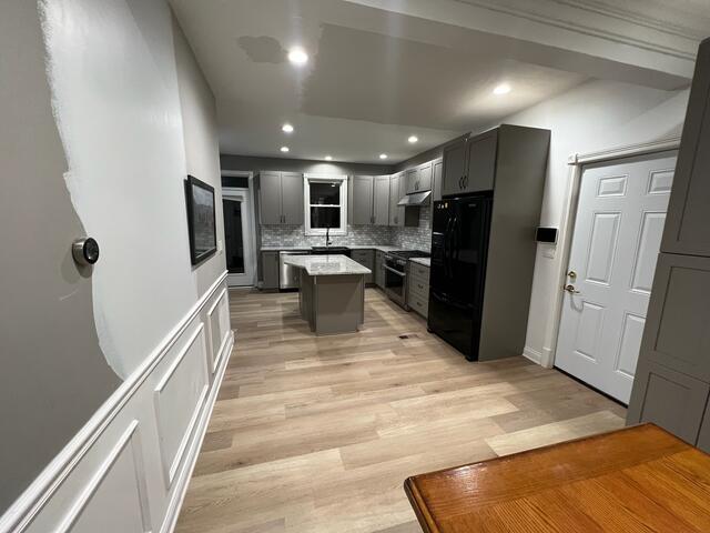 Warm maple kitchen — photo 18