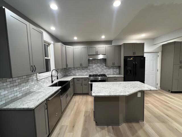 Warm maple kitchen — photo 19