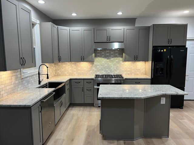 Warm maple kitchen — photo 20