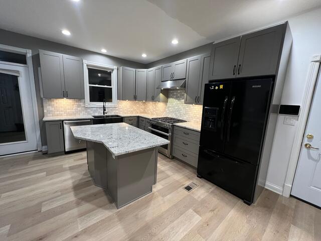 Warm maple kitchen — photo 21